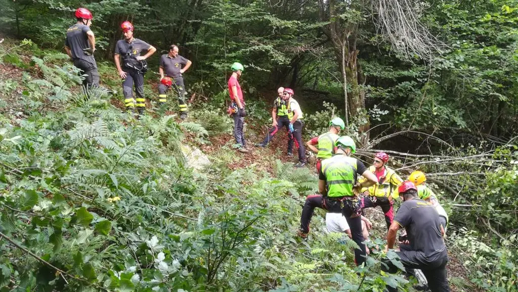 Bienno, esce a cercare funghi e non rientra: 67enne trovato morto