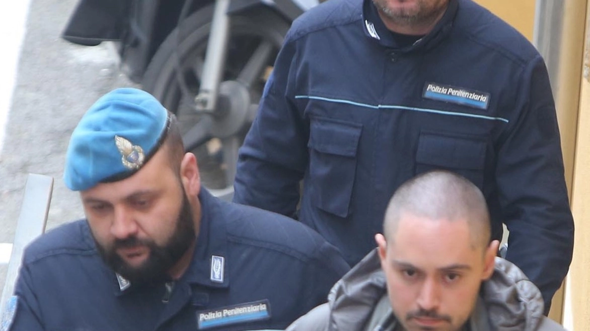 Mattia  Del Zotto scortato dalla polizia