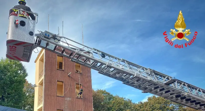 Lecco, i vigili del fuoco aprono le porte: 300 bambini come Grisù il draghetto