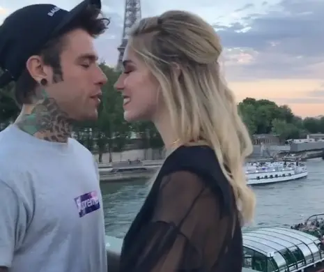 Chiara Ferragni e Fedez: baci mozzafiato a Parigi