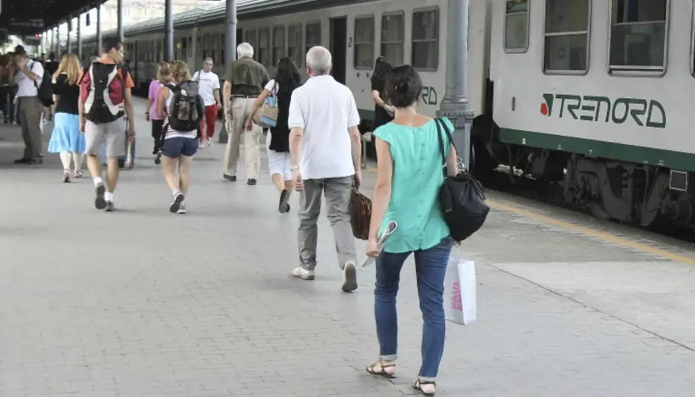 Trenord e Atm, aumenta il prezzo di biglietti e abbonamenti: le nuove tariffe