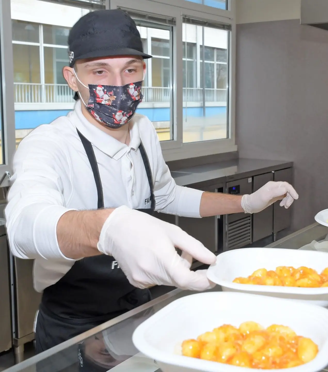 Pavia, la protesta: "San Matteo, cibo scadente per i pazienti"