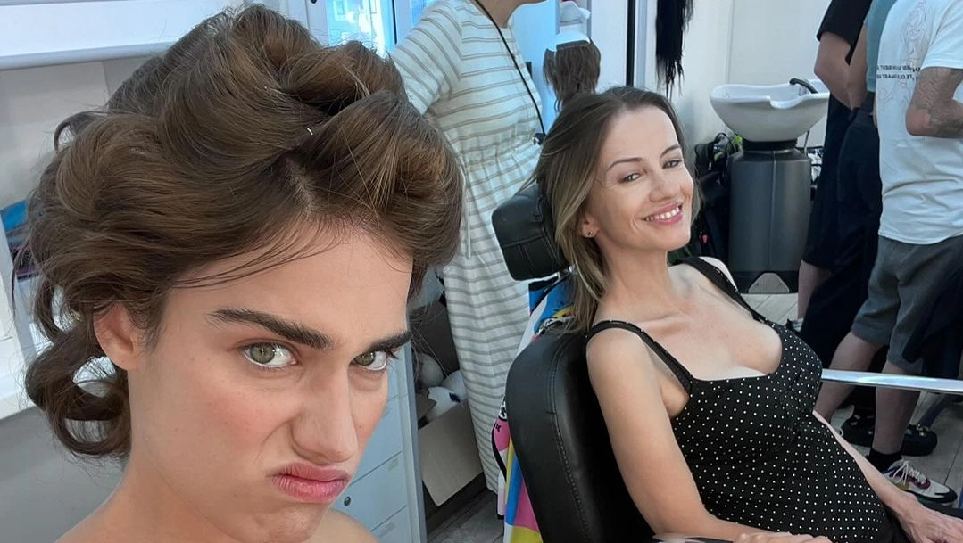 Clara e Paola Iezzi che ha interpretato sua madre nella serie "Mare Fuori"