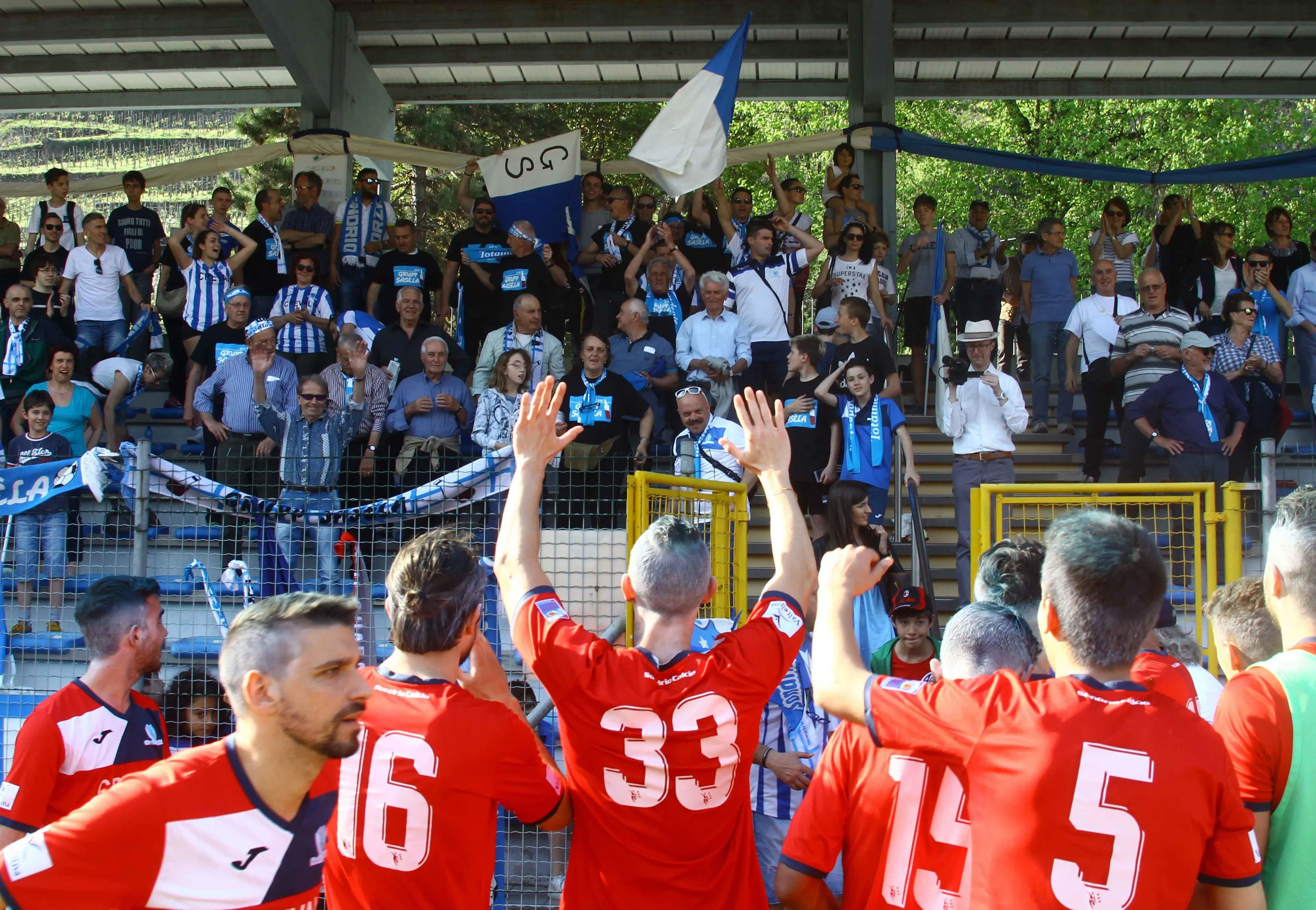 I tifosi “bussano” in casa Sondrio