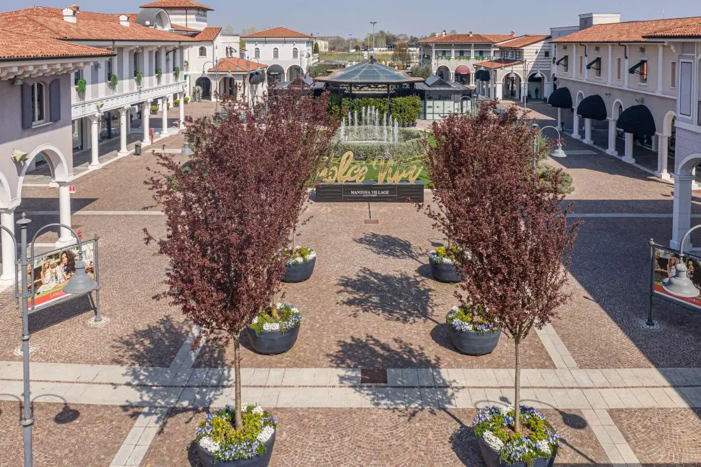 Mantova outlet outlet village marchi