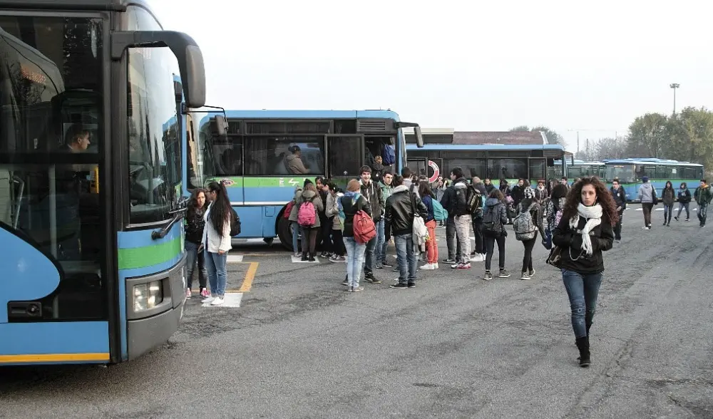 Casalmaggiore, vandali devastano cinque pullman