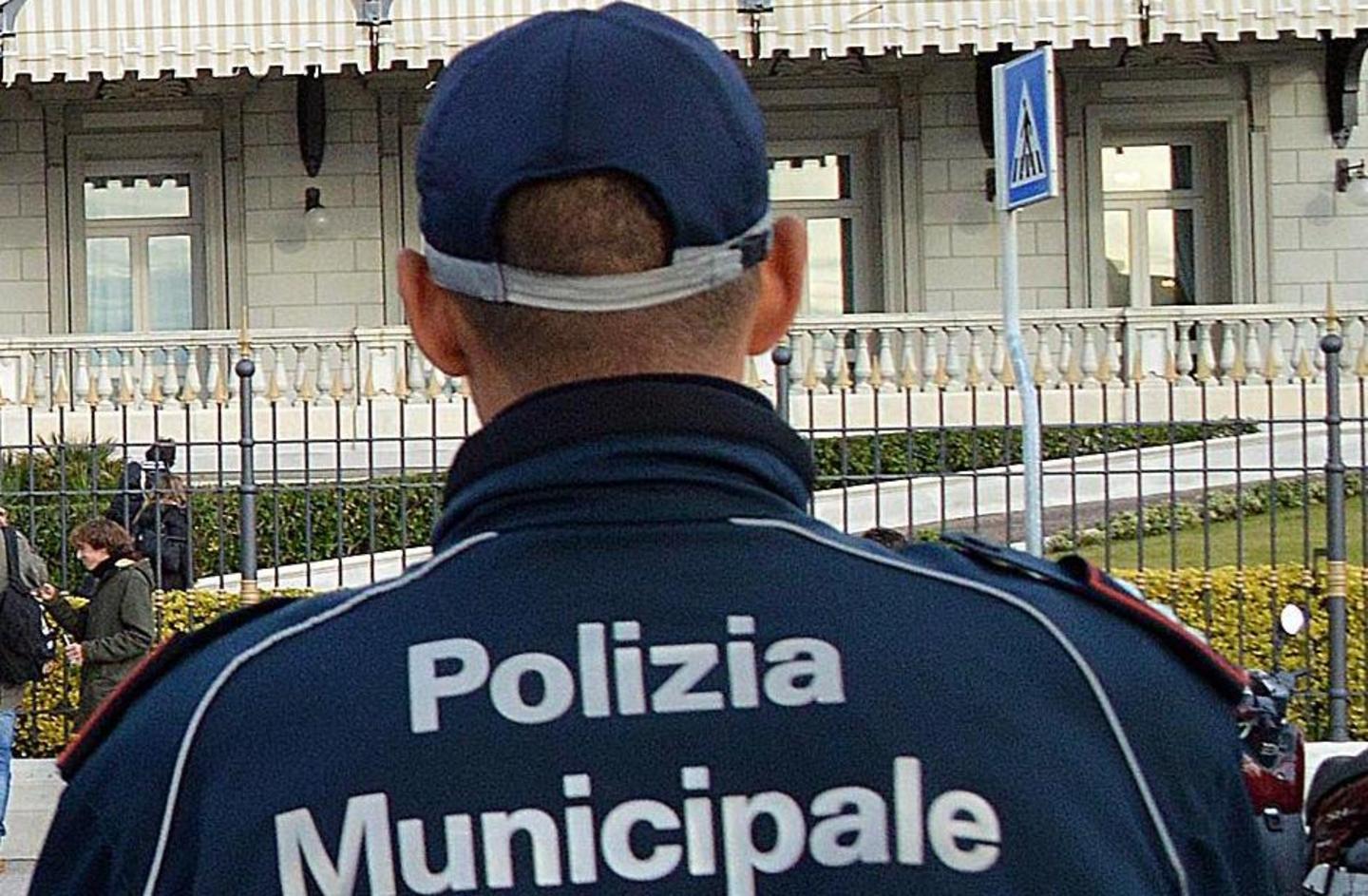 In Bicicletta Tampona L Amico Ciclista Multato Non Rispettava La Distanza Di Sicurezza