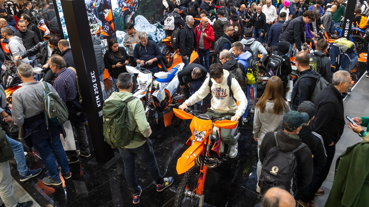 Folla allo stand Ktm di Eicma 2023 (Courtesy EICMA)