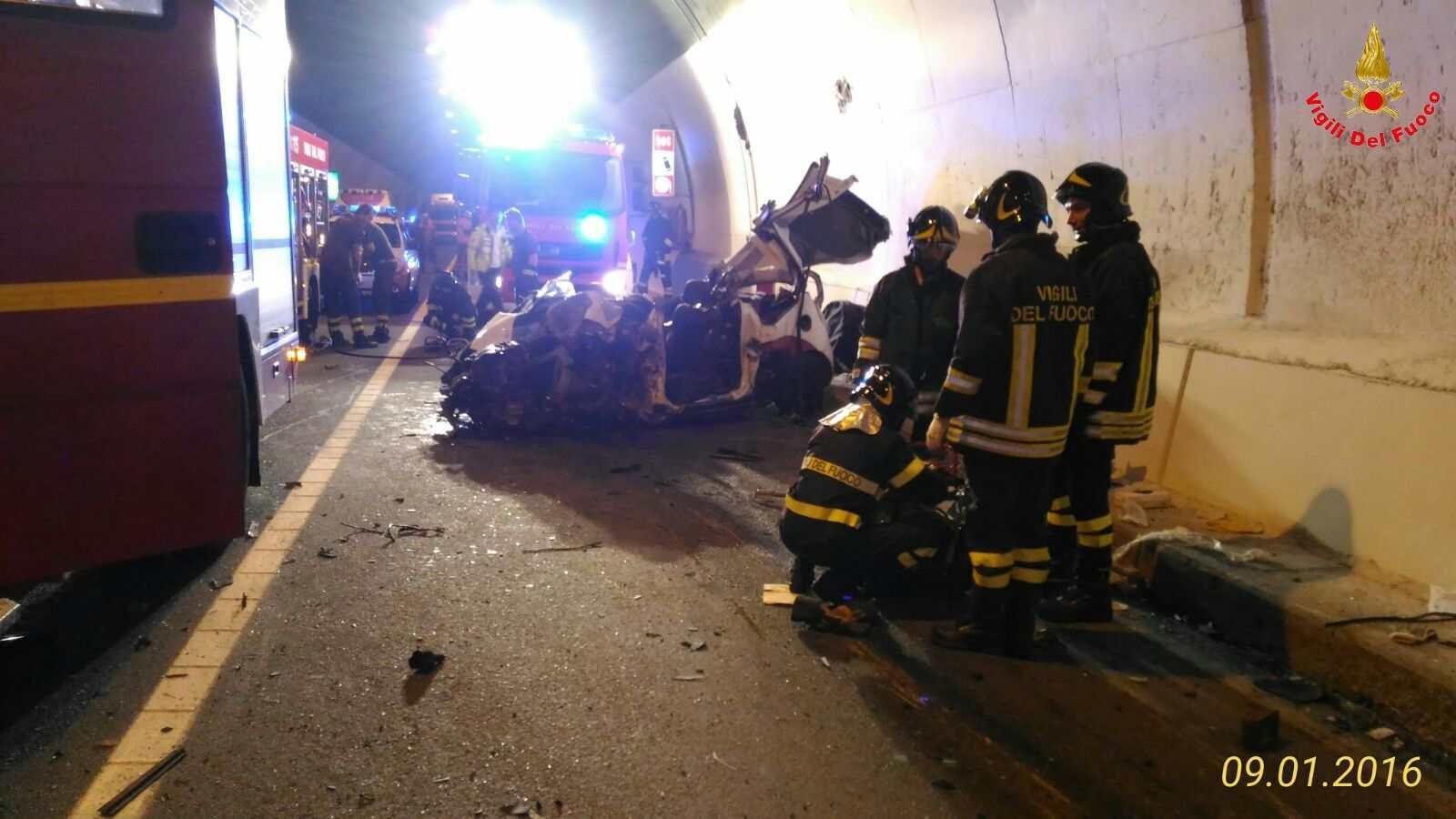 Incidente Frontale Nella Galleria Dei Ciclopi Chiusa La Gardesana Feriti