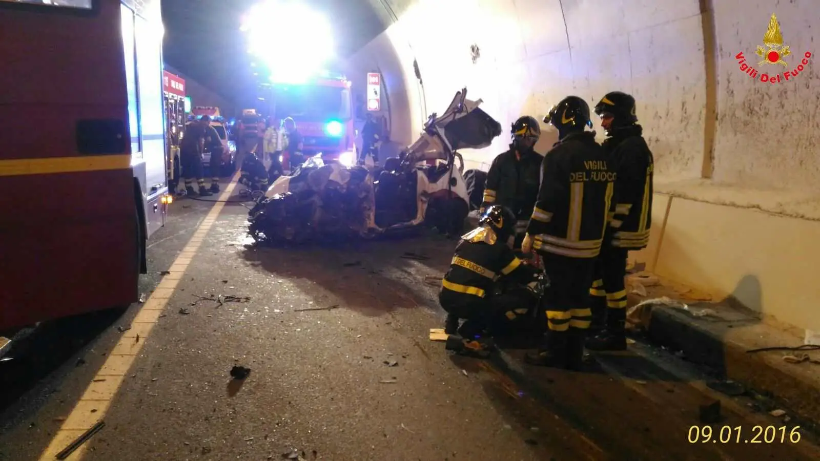 Incidente frontale nella galleria dei Ciclopi, chiusa la Gardesana: 4 feriti