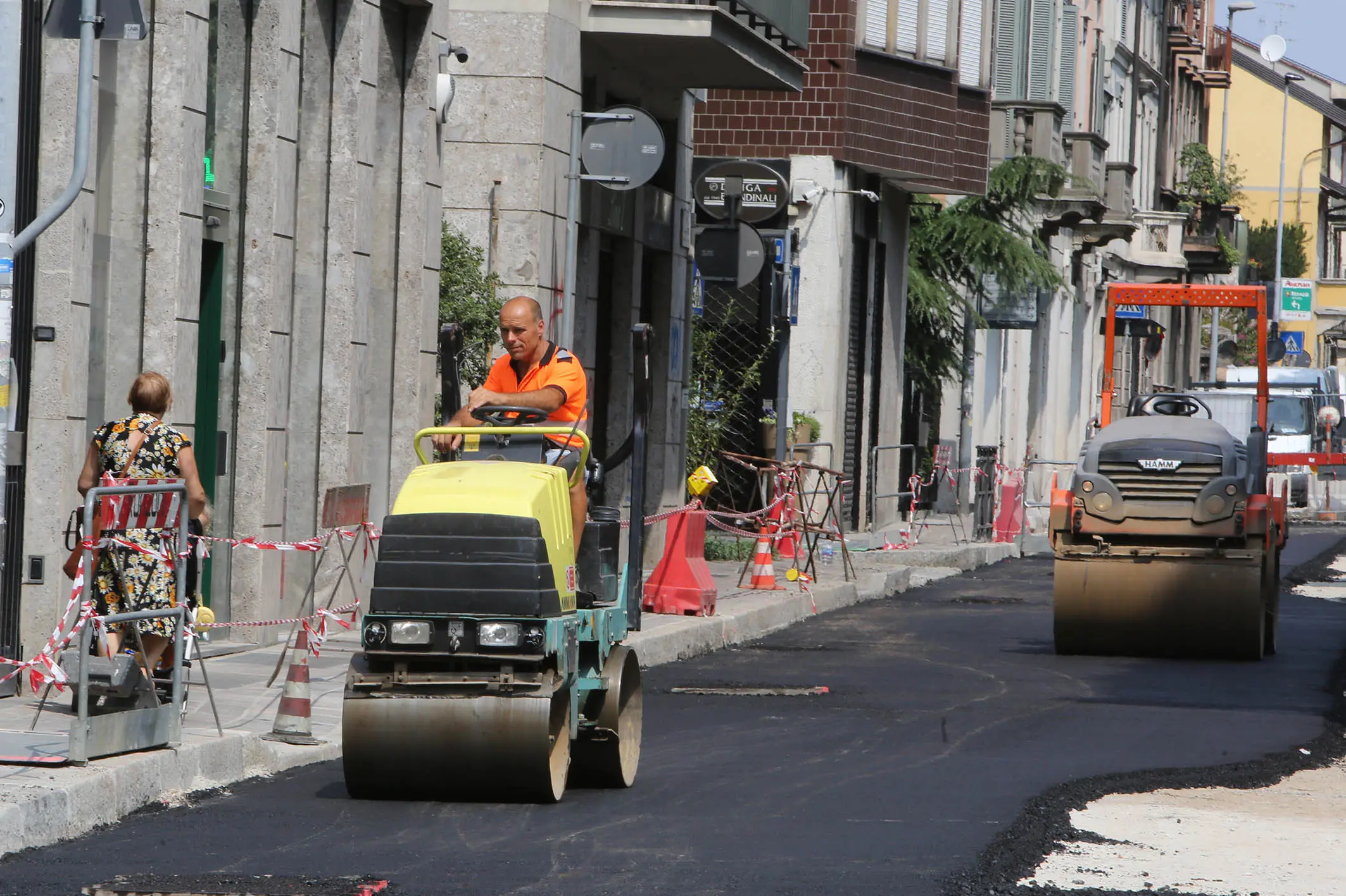 Monza, l'estate e il cantiere di via Manzoni stanno finendo