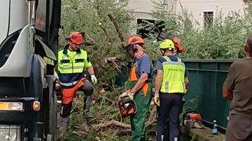 Maltempo Brescia, chiusa strada del Sebino. Nuovo allarme in serata