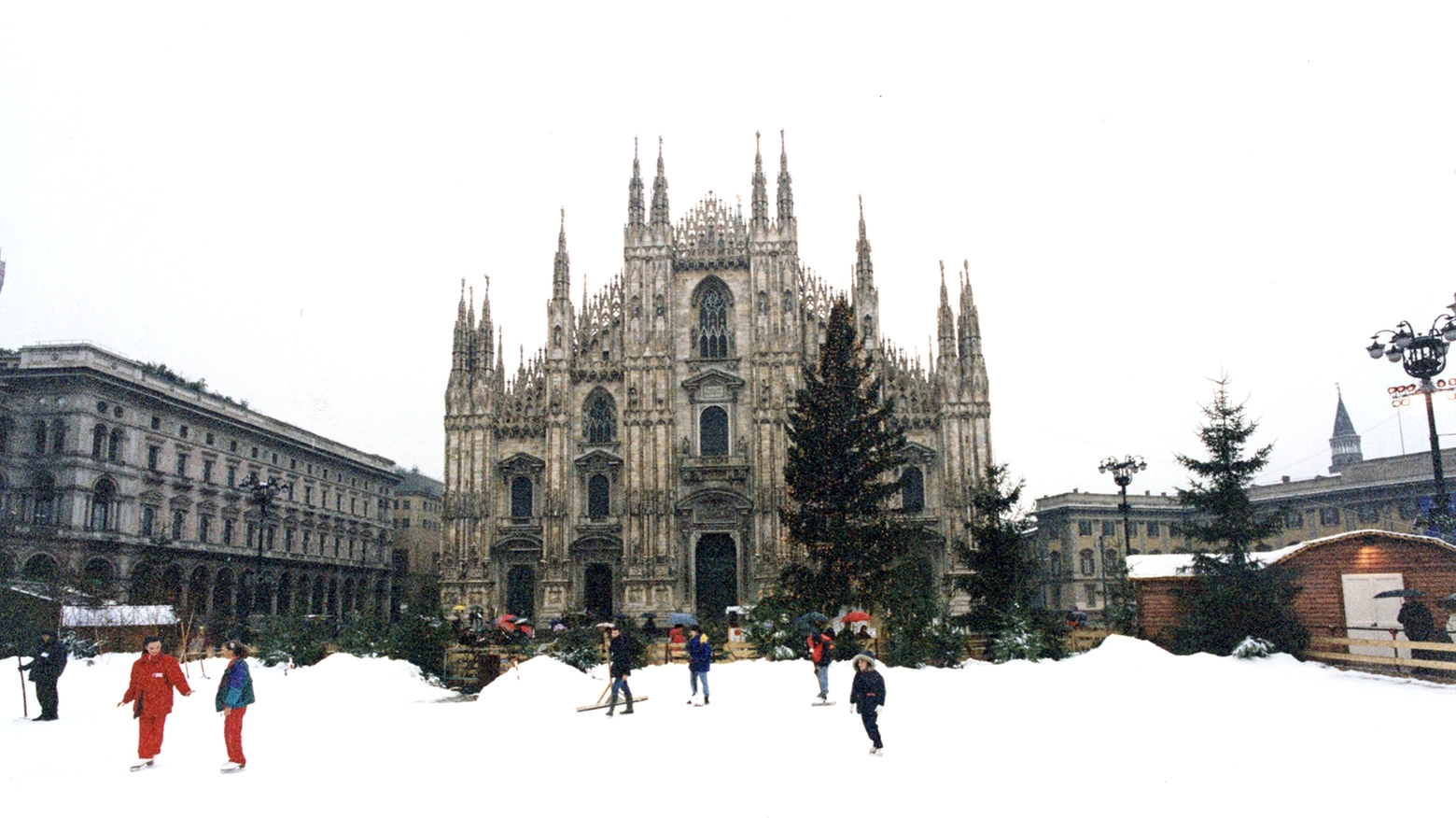 Piazza Duomo in versione pista di pattinaggio
