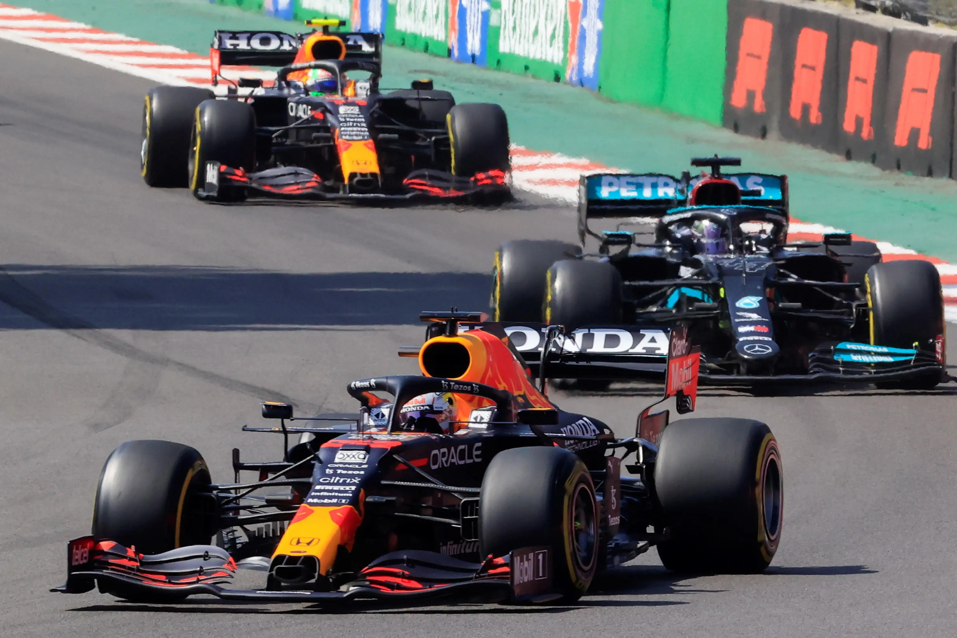 F1, Gp del Messico: Verstappen stravince, Hamilton limita i danni