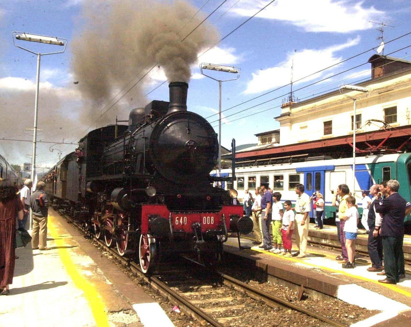 Treni Bloccati Con Il Cantiere Bus Sostitutivi Per Sei Mesi A Luino