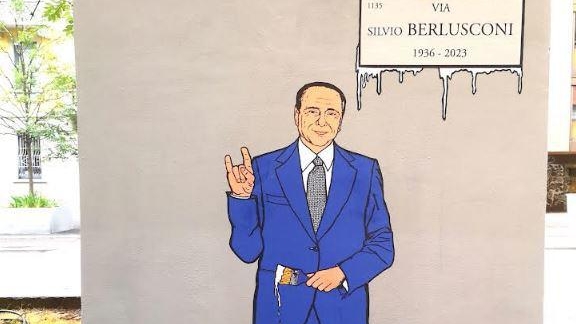 Rispunta il murale  per Berlusconi  "Subito vandalizzato"