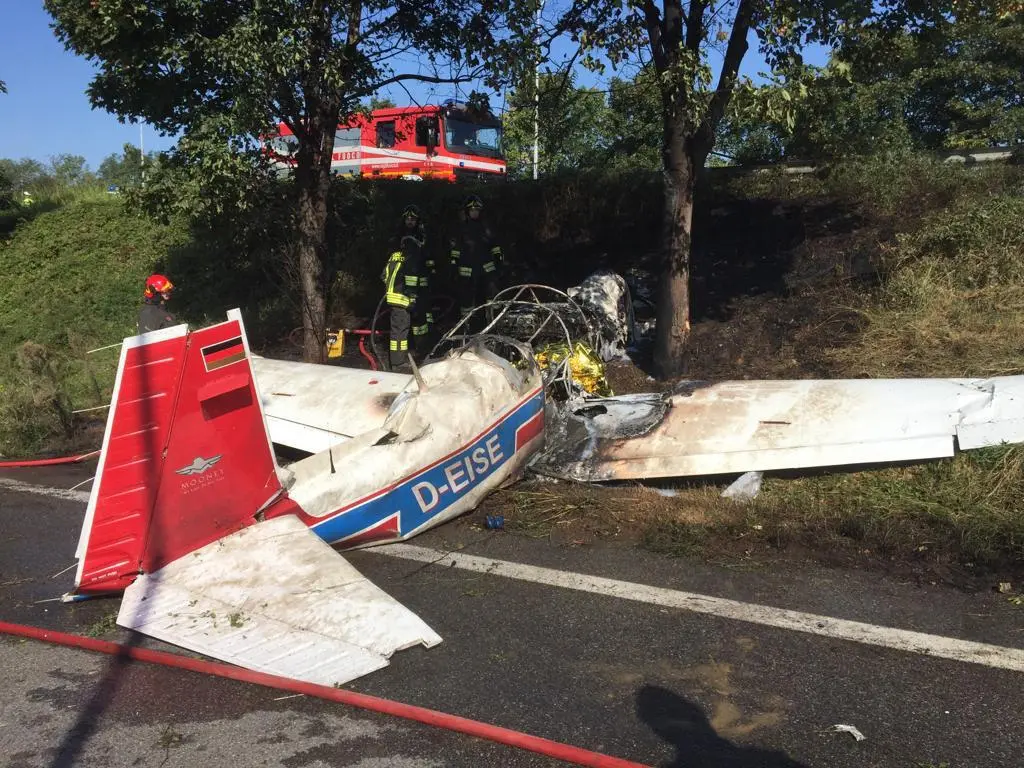 Bergamo, precipita aereo da turismo: muore 15enne. Aperta inchiesta