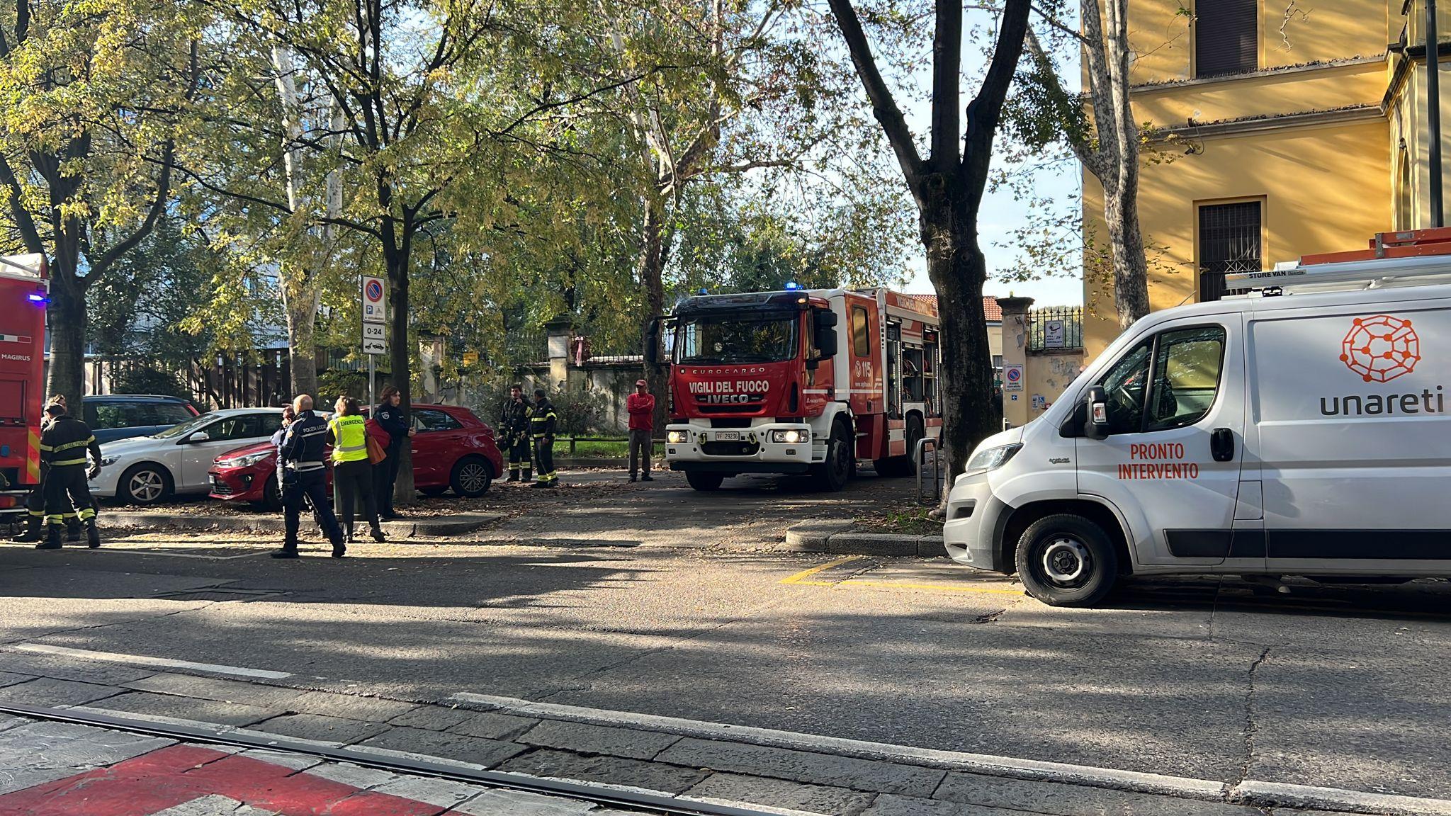 Milano Principio Di Incendio Al Comando Della Polizia Locale Di Via Ponzio