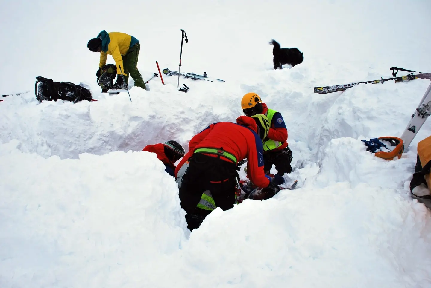 Valanga Valle d'Aosta oggi: due scialpinisti sepolti sotto un metro e mezzo di neve