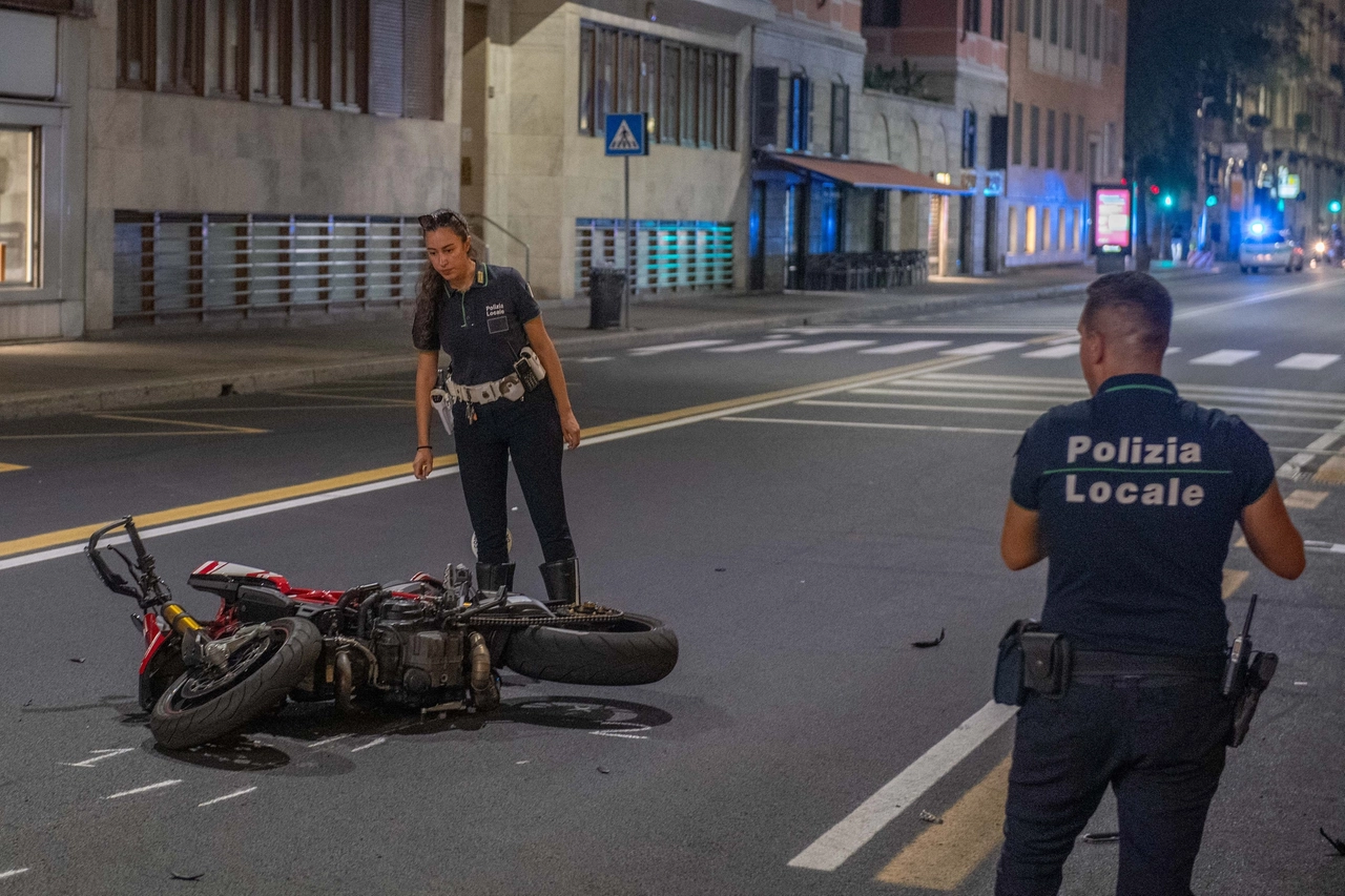 Pedone investito da una moto in via Fatebenefratelli a Milano