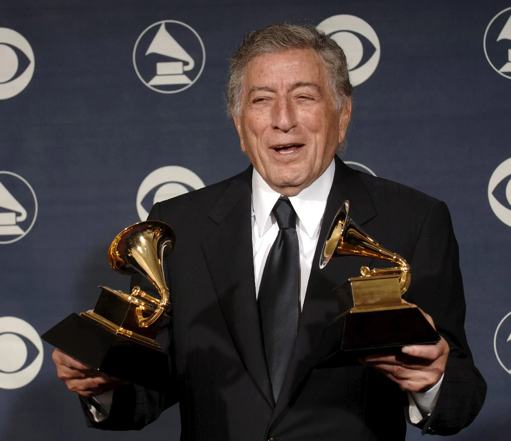 Tony Bennett si ritira: crooner da leggenda che ha duettato con Lady Gaga