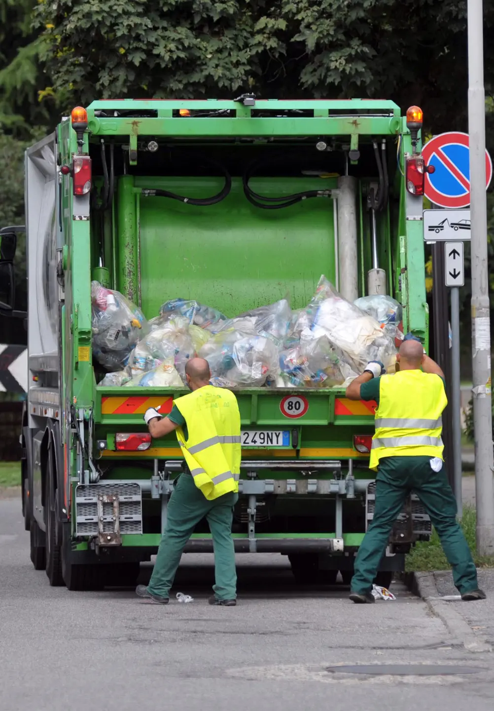 Rifiuti speciali, calo da Covid: la Lombardia si dà una ripulita