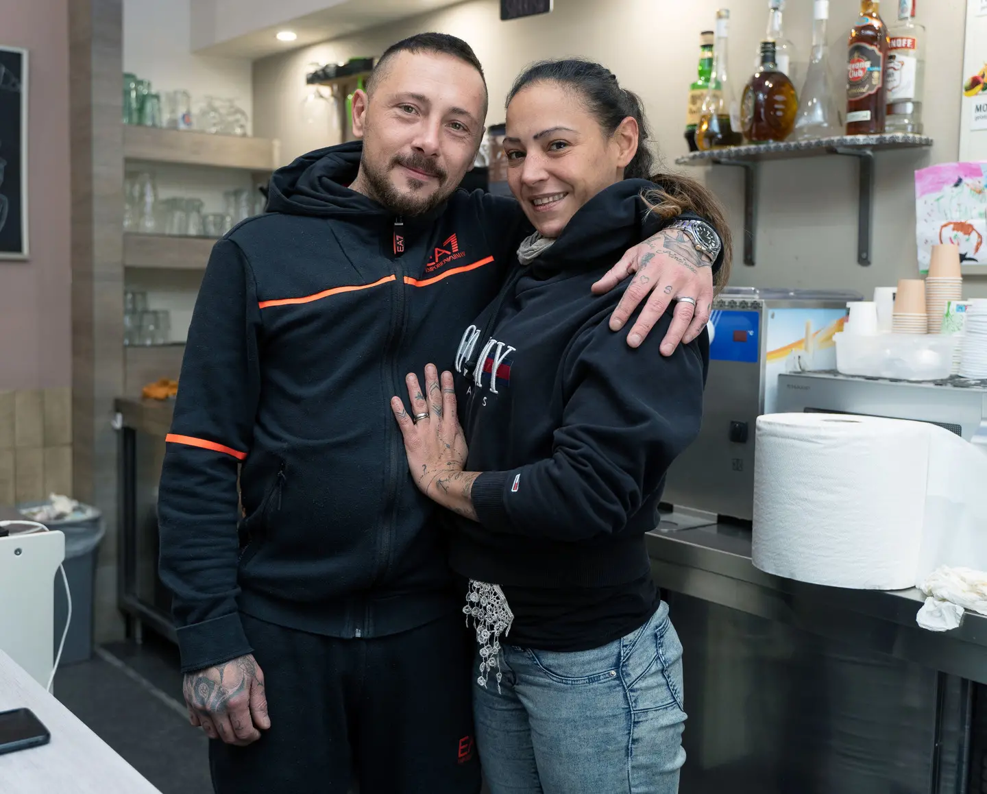 Cinisello, bomba carta davanti alla gelateria. I titolari riaprono e ringraziano