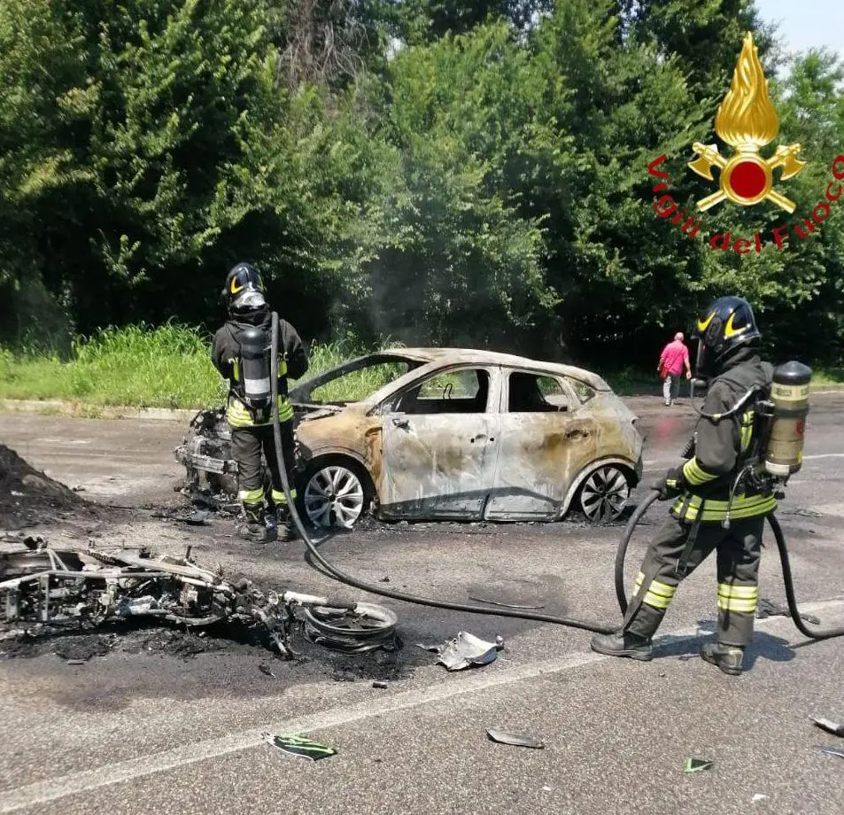 18enne ferito in incidente tra auto e moto, interviene elicottero 118