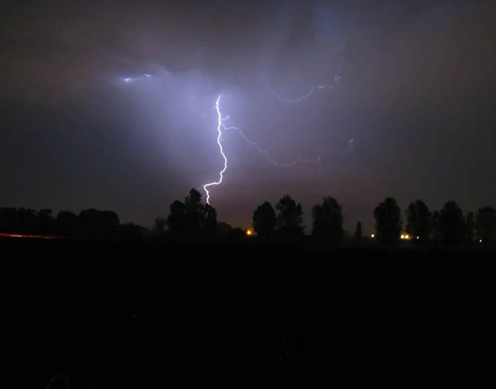 Valbondione: colpito da un fulmine, sopravvive