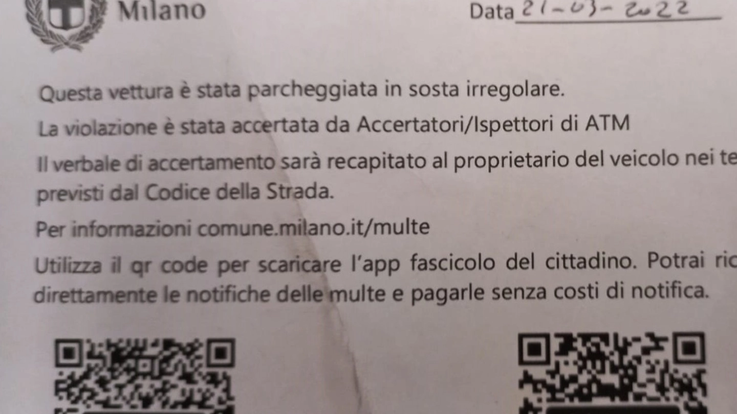 Il foglietto con il qr code che ha sostituito i classici verbali