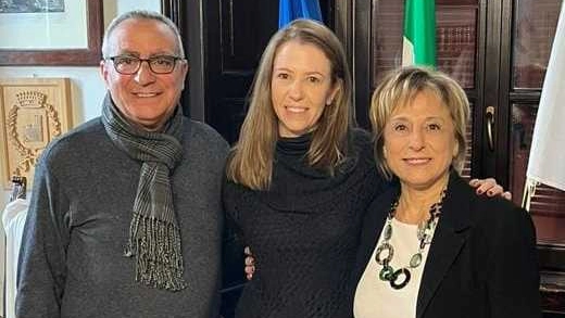 Thaisa Bestetti con il sindaco Silvana Centurelli e l’assessore Francesco Fava