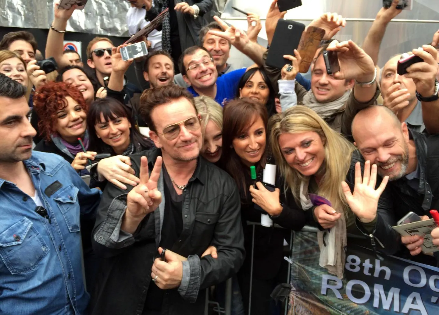 Bono e The Edge da Fabio Fazio: ecco Songs of Innocence. Fan in delirio in via Mecenate