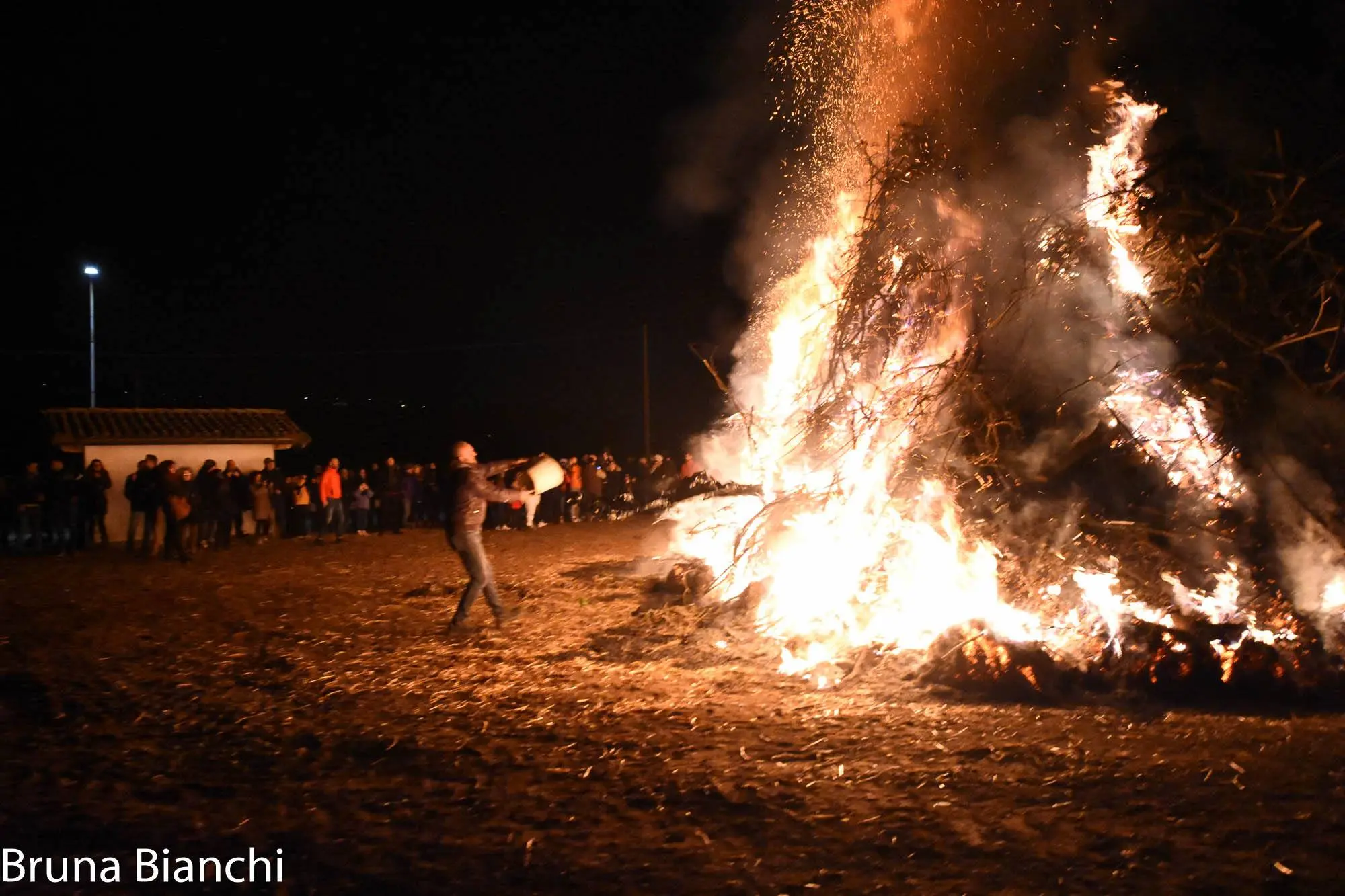 Epifania, festa con il buriel a Castiglione delle Stiviere/ FOTO