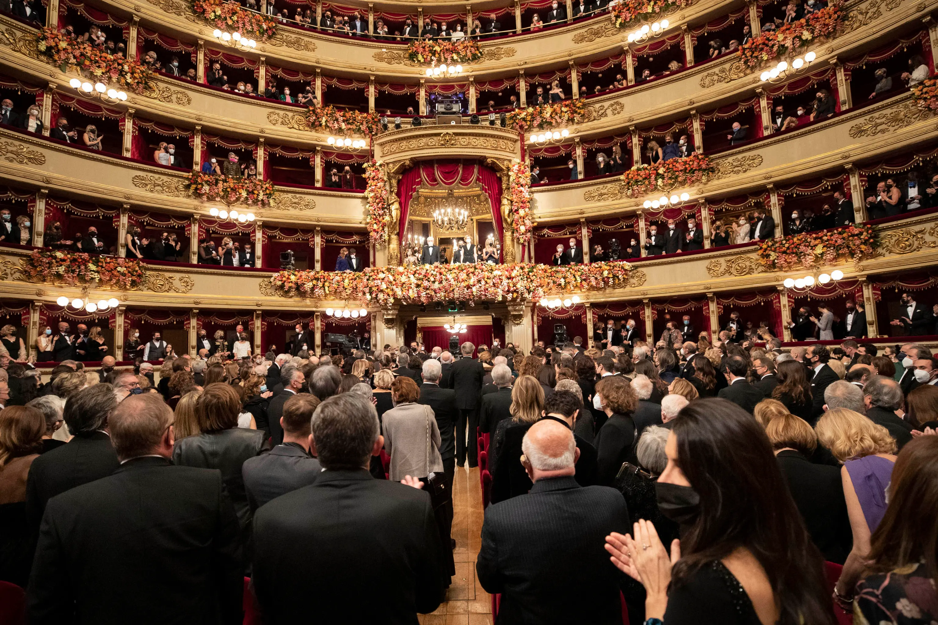 Prima della Scala: insieme a Mattarella anche Meloni. Palco reale (quasi) senza precedenti