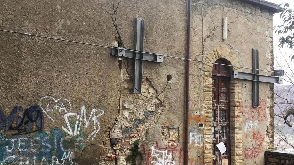 Ex Casa della Marchesa sorvegliata speciale dopo le crepe sui muri