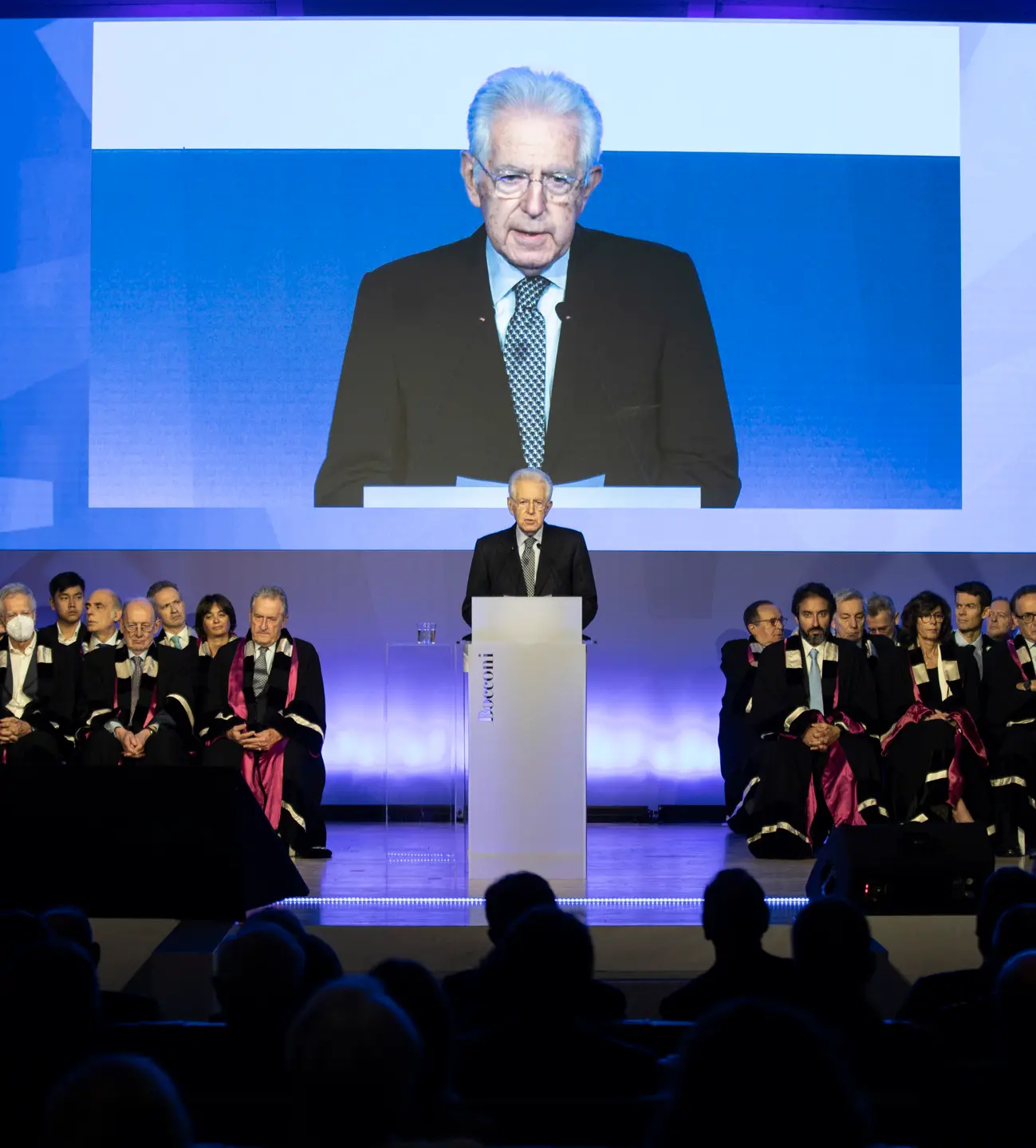 Finisce l’era Mario Monti. Bocconi, via presidente e rettore: "Dietro noi tanto futuro"