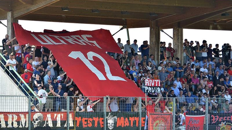 Calcio, il Voghera alza bandiera bianca: i rossoneri si ritirano dal campionato