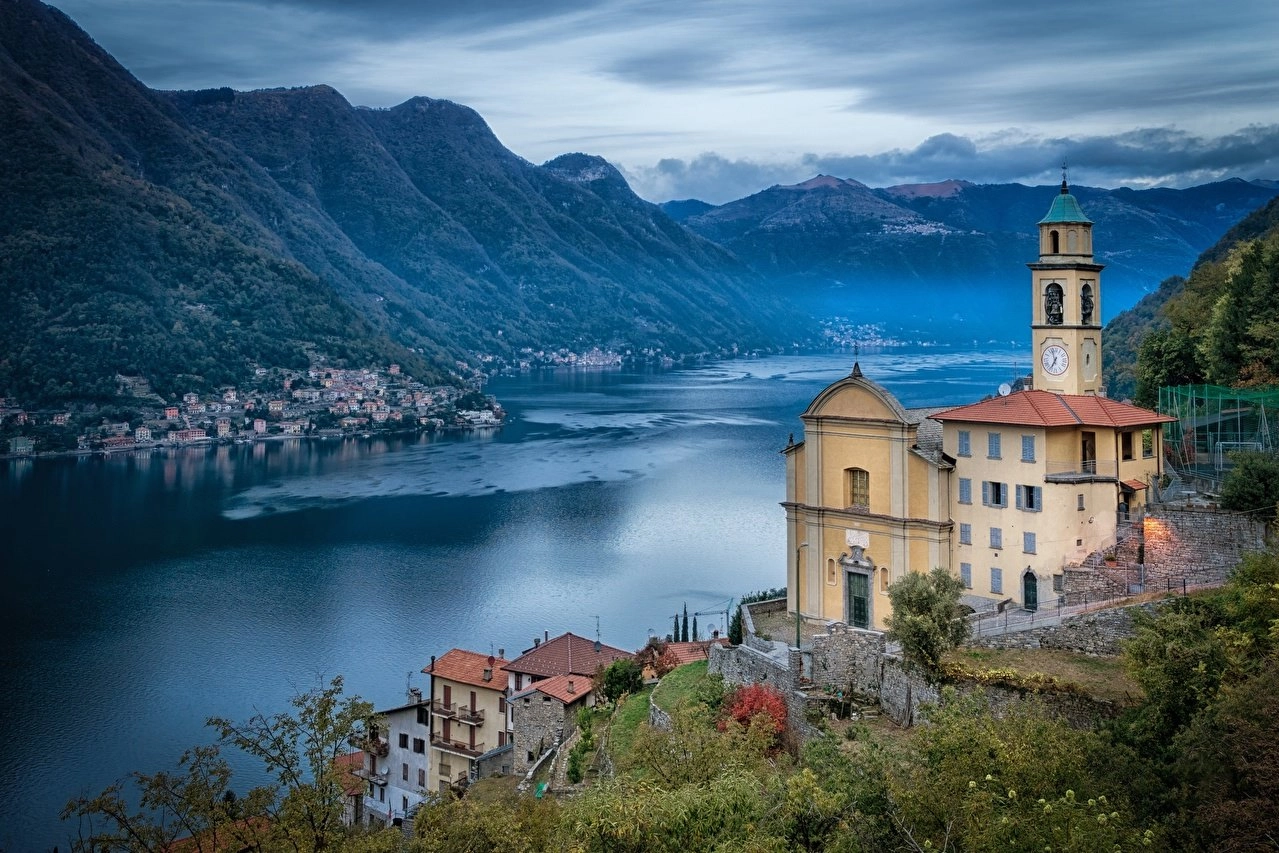 Il piccolo borgo di Pognana Lario scelto dai Ferragnez