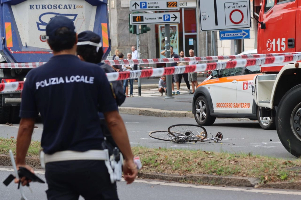 La bicicletta su cui si trovava la 28enne