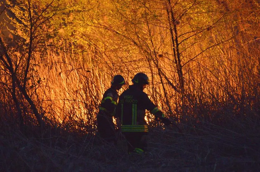 Allarme incendi, Ferragosto di lavoro per 7.600 vigili del fuoco