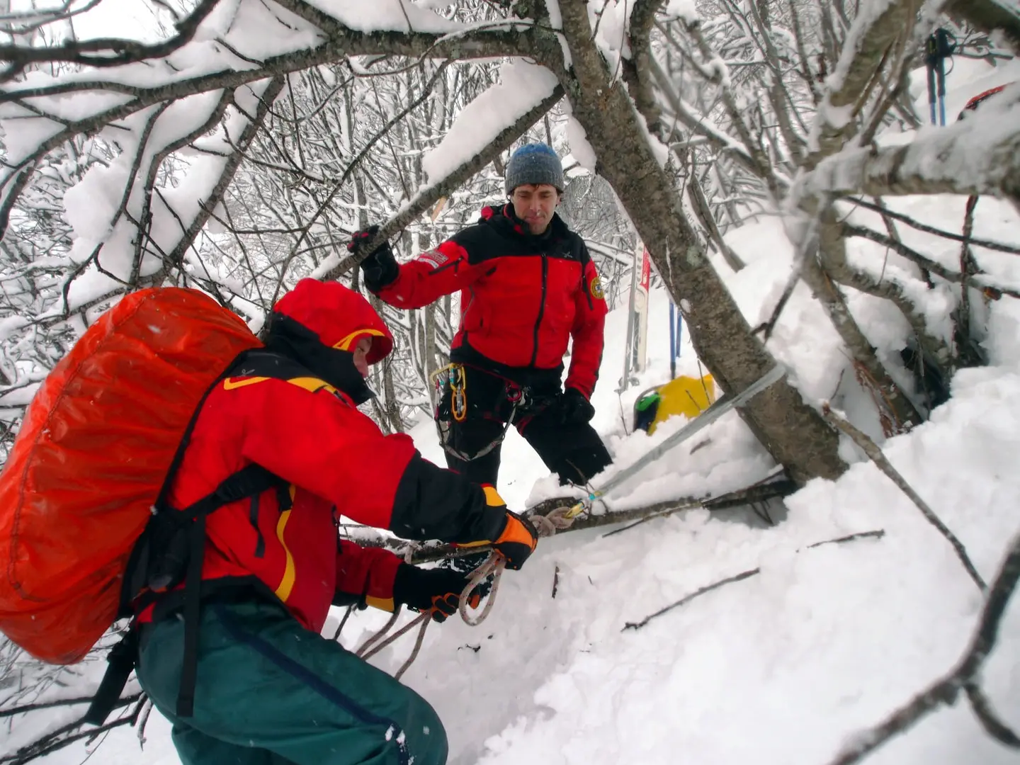 Valtellina, incidente in montagna: escursionista muore sommerso nella neve