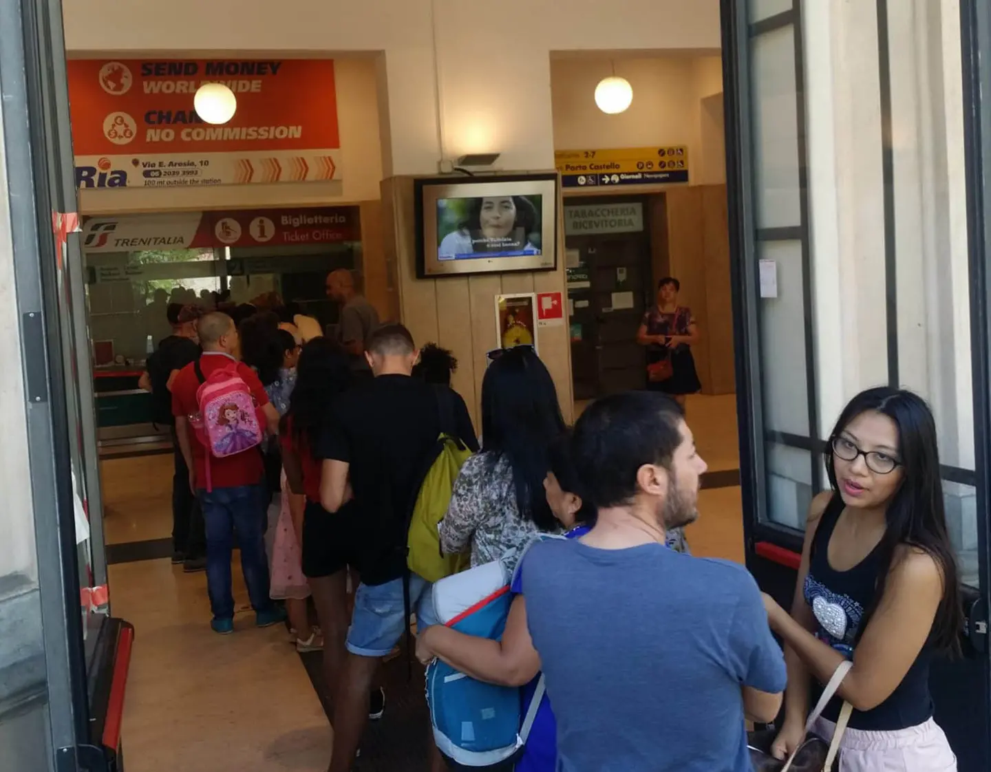 Biglietti Trenord, caos in stazione a Monza