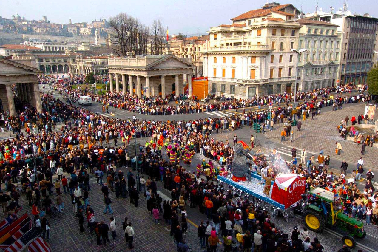 La sfilata di Mezza Quaresima a Bergamo