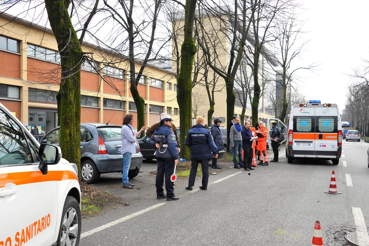 L'intervento di polizia locale e personale sanitario all'istituto Achille Grandi di Sesto San Giovanni