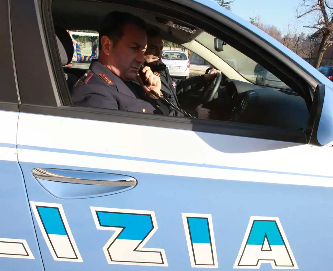 Monza, vecchietta rapinata per strada