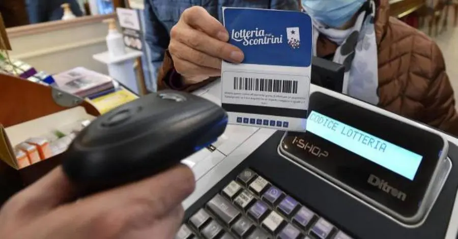 Lotteria degli scontrini, la svolta: basta estrazioni, la vincita sarà istantanea