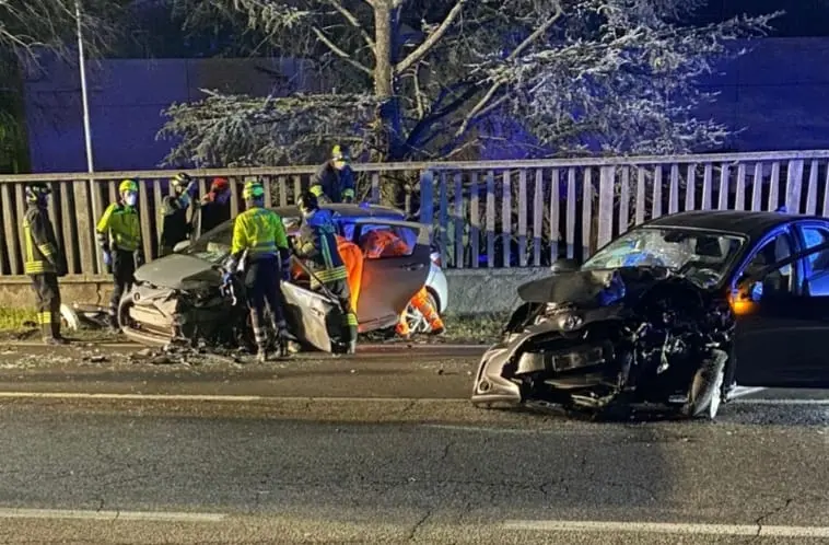 Bulciago, sparatoria tra spacciatori in strada: feriti anche due passanti, marito e moglie