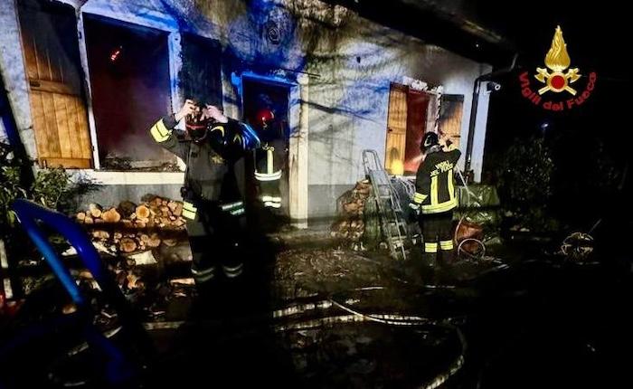 Luino Incendio In Abitazione La Sera Di Capodanno Ustionato Un Uomo Morti I Suoi Cani