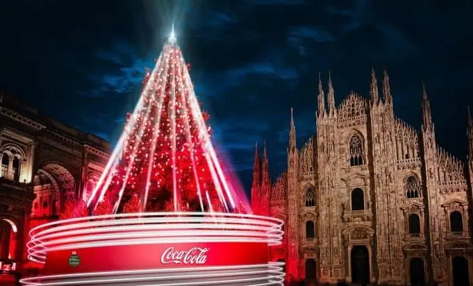 Natale, alberi in piazza Radio Deejay sponsor