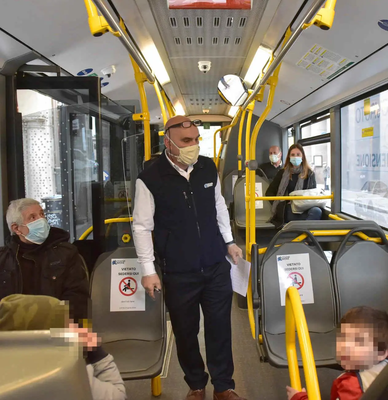 Vita dura per chi non paga il biglietto sui bus: stretta sulle multe